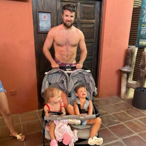Anthony Fowler Instagram - DAD OF THE YEAR,  I do anything to make my babies smile ❤️ #familytime with @serenasophiaxx and the kids