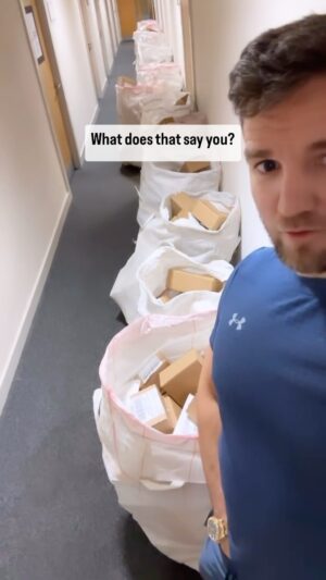 Anthony Fowler Instagram - HAVE YOU EVER SEEN A BUSINESS LIKE THIS 🔥 @supremecbd 1515 ORDERS IN ONE DAY 🤩 it’s actually INSANE how big @supremecbd has become,  we are helping people with anxiety/depression any aches/pains or insomnia and we CANT BE BEATEN ON PRICE,  save 40% with code Fowler40 at checkout supremecbd.uk (Link in my bio)  #supremecbd #ad