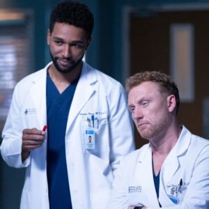 Anthony Hill Instagram - Candyman. 🍬🍭💀

See ya tonight? #GreysAnatomy 🎃
