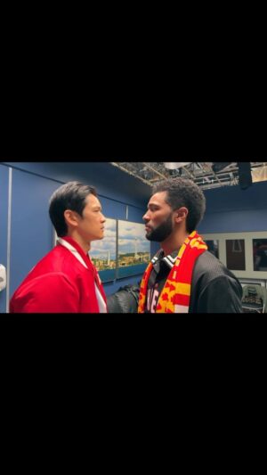 Anthony Hill Instagram - There will be Gold, Red and Yellow blood shed over here 😂 Bit of a @49ers vs @chiefs rivalry with @anthilll on set of @greysabc —- #superbowl #49ers #chiefs #Sport #BTS #nfl