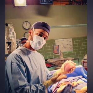 Anthony Hill Instagram - King of Hearts 👑🫀

This heart from last night's episode may or may not have been real, I'm not at liberty to speak on it...
--> Swipe at your own risk 😬

#GreysAnatomy