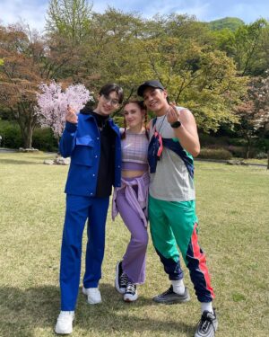 Anthony Keyvan Instagram - me and my KISS fam 🫶🏼 hope you’re all enjoying @xokittynetflix !!