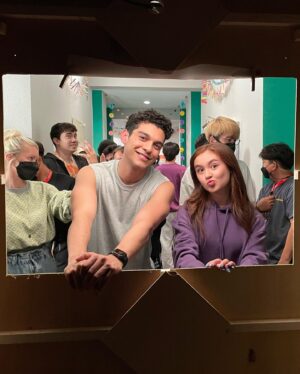 Anthony Keyvan Instagram - me and my KISS fam 🫶🏼 hope you’re all enjoying @xokittynetflix !!