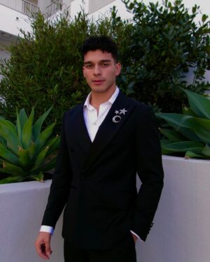 Anthony Keyvan Instagram - So honored to be apart of the 3rd annual Legacy Ball this past weekend and to see firsthand how beautifully impactful this organization is🤍 @legacyyouthleadership

styling by @tracyshapoff