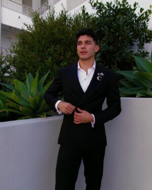 Anthony Keyvan Instagram - So honored to be apart of the 3rd annual Legacy Ball this past weekend and to see firsthand how beautifully impactful this organization is🤍 @legacyyouthleadership

styling by @tracyshapoff