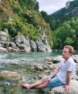 Anthony Lyricos Instagram - Tranquillité dans les rivières du Verdon , loin du bruit et de l'agitation de ce monde🙏🏻 un peu de repos et de ressourcement 🏞