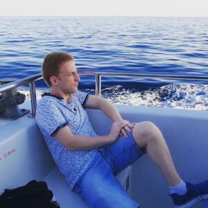 Anthony Lyricos Instagram - Aller de l'avant sans jamais se retourner ♥️

Merveilleuse balade dans les calanques avec @croisieresmarseillecalanques