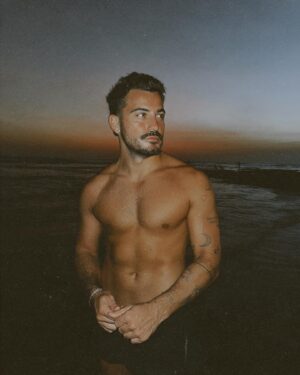 Anthony Matéo Instagram - Sunset dump 🌞 1, 2, 3 ou 4 ?