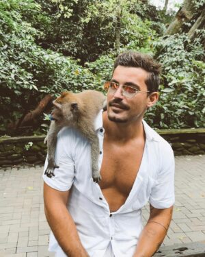 Anthony Matéo Instagram - Ubud Dump 🌱
merci @villamuliaubud pour ce séjour incroyable ❤️
Un petit havre de paix en plein cœur de la jungle 🌴
@bali.superhost #ubud #monkey #bali #travel #collab
