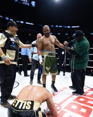 Anthony Pettis Instagram - Last night really happened!! 🤯

Defeating the legend Roy Jones Jr in my pro boxing debut in front of my hometown is something out of my deepest dreams. Thank you Milwaukee!! Thank you Gamebred !! Thank you to my coaches!! And thank you Roy Jones for stepping in there with me!! 🙏🙏