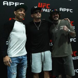 Anthony Pettis Instagram - Chilling with a couple legends 👊🏽 #APFC11 #FightFiesta