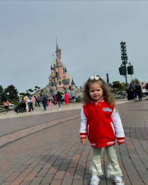 Anthony Pettis Instagram - Disney Land Paris 🇫🇷