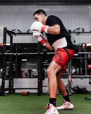 Anthony Pettis Instagram - Not to be missed 🥊

@chrisavila209 and @showtimepettis go toe-to-toe on the #DiazMasvidal undercard on July 6. 

Get your #DiazMasvidal tickets now, and don’t miss a second of the action (🎟️ at the link in bio).

#NateDiaz #JorgeMasvidal #Fight #LA #Boxing