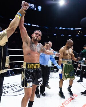 Anthony Pettis Instagram - Last night really happened!! 🤯

Defeating the legend Roy Jones Jr in my pro boxing debut in front of my hometown is something out of my deepest dreams. Thank you Milwaukee!! Thank you Gamebred !! Thank you to my coaches!! And thank you Roy Jones for stepping in there with me!! 🙏🙏