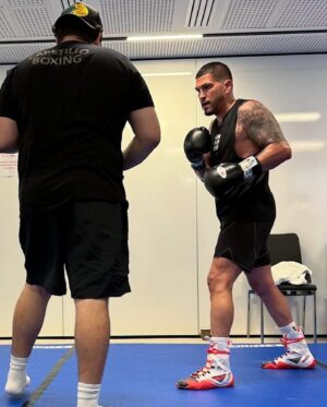 Anthony Pettis Instagram - Not to be missed 🥊

@chrisavila209 and @showtimepettis go toe-to-toe on the #DiazMasvidal undercard on July 6. 

Get your #DiazMasvidal tickets now, and don’t miss a second of the action (🎟️ at the link in bio).

#NateDiaz #JorgeMasvidal #Fight #LA #Boxing
