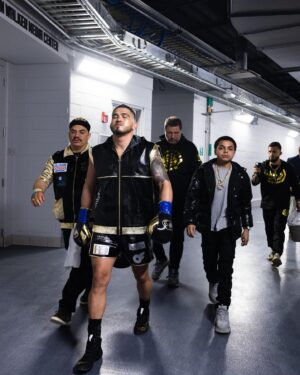Anthony Pettis Instagram - Last night really happened!! 🤯

Defeating the legend Roy Jones Jr in my pro boxing debut in front of my hometown is something out of my deepest dreams. Thank you Milwaukee!! Thank you Gamebred !! Thank you to my coaches!! And thank you Roy Jones for stepping in there with me!! 🙏🙏