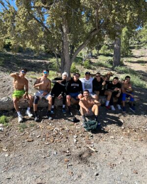 Anthony Pettis Instagram - 🇲🇽🇵🇷🥊 5 Mile Mountain run on Saturdays 💪🏽