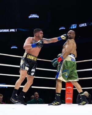 Anthony Pettis Instagram - Last night really happened!! 🤯

Defeating the legend Roy Jones Jr in my pro boxing debut in front of my hometown is something out of my deepest dreams. Thank you Milwaukee!! Thank you Gamebred !! Thank you to my coaches!! And thank you Roy Jones for stepping in there with me!! 🙏🙏