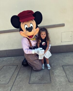 Anthony Pettis Instagram - Happy 3rd Birthday princess 👑 🎂🎉 #itzcalisolpettis