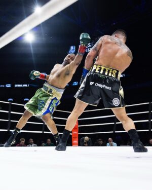 Anthony Pettis Instagram - Last night really happened!! 🤯

Defeating the legend Roy Jones Jr in my pro boxing debut in front of my hometown is something out of my deepest dreams. Thank you Milwaukee!! Thank you Gamebred !! Thank you to my coaches!! And thank you Roy Jones for stepping in there with me!! 🙏🙏
