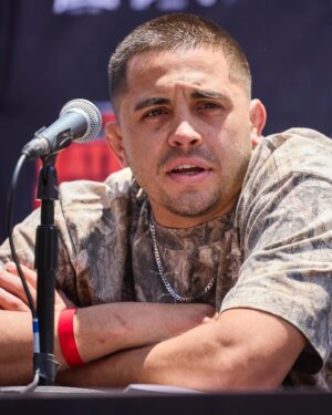 Anthony Pettis Instagram - @chrisavila209 looking to keep his streak alive, but @showtimepettis has other plans.

#AvilaPettis thrown down on July 6 in LA.

#DiazMasvidal | Fanmio PPV | @hondacenter