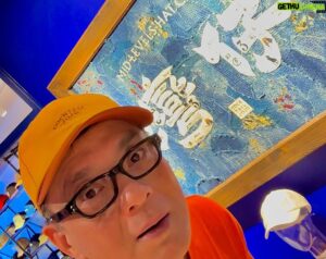 Anthony Wong Yiu-Ming Instagram - 講呢啲，我哋大家都係弱勢社群坐埋一條船。💪💪💪💪

Posted @withregram • @lilihopia 情流夜灣仔的一晚，他來探店、購物、請我吃飯，有－種老朋友，特別關愛弱勢社群，總愛站在雞蛋🥚那邊，我告訴他蛋白質有益健康🤪🍷
#半山帽子俱樂部 #半山 #帽子 #俱樂部 #灣仔 #秀華坊五號 #CocktailJoJo #TheMidLevelsHatClub