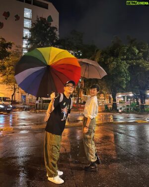 Anthony Wong Yiu-Ming Instagram - 黃色夜雨屯門郊遊⛱️⛱️⛱️⛱️

#落雨擔把彩虹傘順便撐吓TokyoRainbowPride