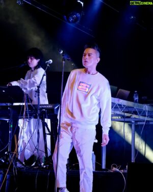 Anthony Wong Yiu-Ming Instagram - 因為剛剛病好，所以沒有足夠的綵排，戰戰兢兢的來到第一次演出的墨爾本，碰到又熱情又慷慨的你們，成就了難忘的一夜派對。謝謝墨爾本，星期四晚我們玩得很開心，希望我們很快可以再見。星期日晚我們悉尼再見。

#黃耀明邊走邊唱墨爾本
#黃耀明邊走邊唱悉尼

Ticketing link in bio and comments
