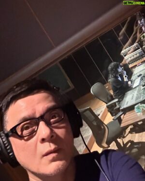 Anthony Wong Yiu-Ming Instagram - 🎂🎂🎂🎂我背後的李姑娘今日生日，希望佢開開心心，平平安安，生意興隆。上個月做完吾夜音樂節，我哋喺內湖的一間錄音室，繼續錄新歌。接下來的日子我們還要一起製作菇的新作。💕💕💕💕

大家一起努力。👻👻👻👻