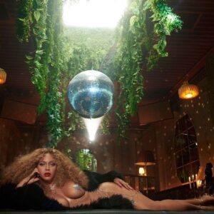 Antoinette Crowe-Legacy Instagram - okay i’m done 🤣  hope you had a fun weekend! happiest halloween fam!!

.
.
.
.
.
.
.
.
.
.
.
.
.
#beyonce #beyoncehalloween #beylloween #halloween #halloweencostume #renaissance #renaissancehalloween