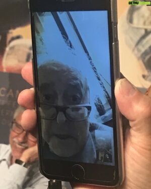 Anton Dolin Instagram - Умер Жан-Люк Годар. 

Несомненно величайший из режиссёров, живших на нашей планете. 

Пока собираюсь с мыслями и чувствами, поделюсь единственным моментом собственного личного контакта с гением - вопросом, заданным ему в Каннах через FaceTime…