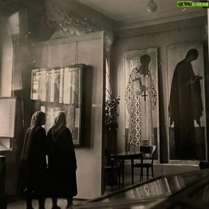 Anton Dolin Instagram - На выставке замечательной немецкой фотохудожницы Эвелин Рихтер в Дюссельдорфе наткнулся на ее съёмку моего родного города. Это Москва в 1957 году. 

Щемящее и жутковатое чувство. Атлантида невозвратная, ушедшая на дно дважды.