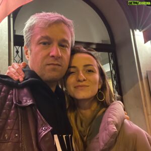 Anton Dolin Instagram - Занесло в Люксембург. Внезапно повидался с сестрой. Теперь так, странно… А город прекрасный, любимый. Когда-то здесь принял решение стать кинокритиком. Вернулся сюда на медовый месяц. Крепость, сказочный замок на горе. Родина феи Мелюзины…