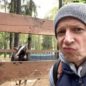 Anton Komolov Instagram - Ща пятничку переживём/пережуём, а там уже и выходные!
#ТолькоМыСКозлом
#ПоПолюИдём
#КстатиМолокаДействительноНет
#АВыЧемПозавтракали