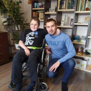 Anton Shipulin Instagram - Новый Год — время исполнения желаний! 
Вы знаете об акции «Мечтай со мной»? Так вот с одной из ёлочек мне передали записку с желанием Кости Максимова. Мальчик уже много лет следит за соревнованиями по биатлону, болеет за нашу команду. Мечтой Кости была встреча со мной. Исполнить ее проще простого! Купил Косте наборы Lego и приехал к нему в гости. Ребёнок доволен и счастлив, его такая простая, но важная мечта сбылась, а надо ли что-то ещё? Видеть счастье в глазах наших детей — то, ради чего мы, взрослые, живем и работаем. 
Друзья, с наступающим! Уже совсем скоро мы услышим бой курантов, обязательно загадайте самое сокровенное желание. Будьте уверены, оно обязательно сбудется!
