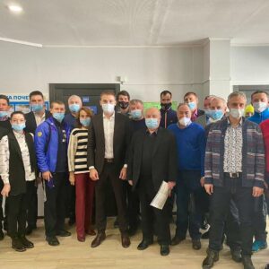 Anton Shipulin Instagram - Дорогие друзья! 

Сегодня меня выбрали президентом Федерации биатлона Свердловской области, работать в которой я буду на общественных началах. Предложения возглавить свердловский биатлон мне поступали неоднократно, но различные обстоятельства не позволяли этого сделать. Все это время я пристально следил за ситуацией в региональной федерации, был в курсе всех процессов, проблем, и той работы, которая велась. Все-таки, это мой родной вид спорта и давно ставший родным регион.

Работа в Государственной думе, благотворительный фонд — занимают и будут занимать большую часть моего времени, но я не собираюсь быть номинальным президентом федерации. Отчасти я уже давно погружен в эту работу, в некоторые процессы. А теперь буду официально в ответе за развитие биатлона в регионе. Работа федерации будет максимально открытой и прозрачной для всех тренеров, спортсменов, специалистов и болельщиков. 

Наша общая цель — развитие биатлона на территории Свердловской области. Намерен пристальное внимание уделять привлечению спонсоров и партнеров, улучшению лыжно-биатлонной инфраструктуры,  развитию детского спорта, а также системе подготовки профессиональных спортсменов, которые представляют Свердловскую область на всероссийских и международных соревнованиях. Впереди большая работа. 

Я благодарен всем, кто оказал мне доверие и выразил свою поддержку. Сделаю все возможное, чтобы это доверие оправдать.