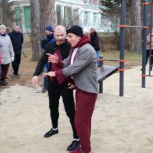 Anton Shipulin Instagram - Сегодня в Екатеринбурге вместе с бизнесменом Игорем Заводовским мы открыли еще 4 спортивные площадки. За три года совместной работы с благотворительным фондом «Добрые дела» «Общества Малышева-73» мы подарили городу 29 воркаут-комплексов (площадки и корты). Каждый раз мы стараемся сделать открытие площадки максимально запоминающимся для детей, хочется, чтобы это был пусть небольшой, но все-таки праздник для них. Благодарю своих друзей из @vesely_rodger, которые помогли нам в этот хмурый ноябрьский день создать для детей яркую, сказочную атмосферу. Было так здорово наблюдать за детьми, которые искренно радовались всему, участвовали в конкурсах.
Надеюсь, что спортивные площадки, открытые сегодня, будут всегда востребованы. Хочется видеть на них сильную, крепкую, счастливую и здоровую молодежь. Будет еще круче, если на площадке будут проводить время и дети, и взрослые. Спорт объединяет, это я точно знаю!