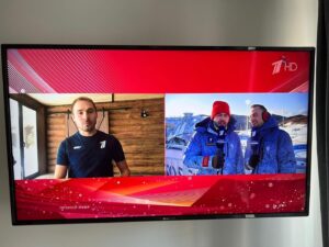Anton Shipulin Instagram - Рад присоединиться к команде @1tv на Олимпийских Зимних играх! Давайте на протяжении всех Игр смотреть  биатлон и болеть за наших ребят и девчонок вместе! 

Пекин — моя первая Олимпиада в качестве ТВ-эксперта, поэтому немного волнительно. Надеюсь, получится вас порадовать до и после трансляций. 

Постараюсь не сваливаться в «диванную» экспертизу, хоть ситуация и не позволила померзнуть рядом с @kruglovnikolai v @zanozin 😎🥶

Увидимся!