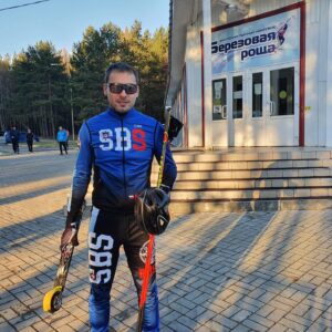 Anton Shipulin Instagram - Сегодня в новой для себя должности, президента федерации биатлона Свердловской области, работал в Каменске-Уральском. Успел посмотреть лыжно-биатлонный комплекс «Березовая роща», прокатился по трассе, заехал на строительную площадку будущего горнолыжного комплекса «Богатырек» и осмотрел скейт-парк СК «Космос».
Материально-техническая база, честно скажу, на достойном уровне. Видно, что руководство города подходит к реализации инфраструктурных проектов с умом. Но безусловно есть, куда стремиться. Так, например, в планах — сделать стрельбище для стрельбы из пневматических винтовок.
Рад, что обсудили с главой города Алексеем Шмыковым и местными спортивными общественниками давно назревшие вопросы, конечно, затронули и тему развития биатлона в Каменске-Уральском. Будем сотрудничать!