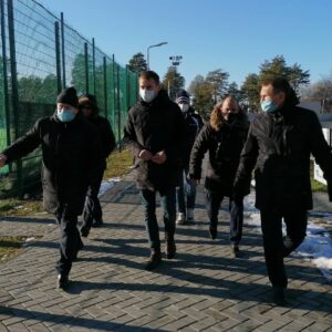 Anton Shipulin Instagram - Сегодня в новой для себя должности, президента федерации биатлона Свердловской области, работал в Каменске-Уральском. Успел посмотреть лыжно-биатлонный комплекс «Березовая роща», прокатился по трассе, заехал на строительную площадку будущего горнолыжного комплекса «Богатырек» и осмотрел скейт-парк СК «Космос».
Материально-техническая база, честно скажу, на достойном уровне. Видно, что руководство города подходит к реализации инфраструктурных проектов с умом. Но безусловно есть, куда стремиться. Так, например, в планах — сделать стрельбище для стрельбы из пневматических винтовок.
Рад, что обсудили с главой города Алексеем Шмыковым и местными спортивными общественниками давно назревшие вопросы, конечно, затронули и тему развития биатлона в Каменске-Уральском. Будем сотрудничать!