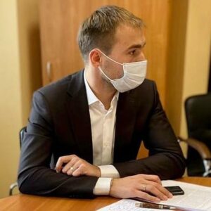 Anton Shipulin Instagram - Дорогие друзья! 

Сегодня меня выбрали президентом Федерации биатлона Свердловской области, работать в которой я буду на общественных началах. Предложения возглавить свердловский биатлон мне поступали неоднократно, но различные обстоятельства не позволяли этого сделать. Все это время я пристально следил за ситуацией в региональной федерации, был в курсе всех процессов, проблем, и той работы, которая велась. Все-таки, это мой родной вид спорта и давно ставший родным регион.

Работа в Государственной думе, благотворительный фонд — занимают и будут занимать большую часть моего времени, но я не собираюсь быть номинальным президентом федерации. Отчасти я уже давно погружен в эту работу, в некоторые процессы. А теперь буду официально в ответе за развитие биатлона в регионе. Работа федерации будет максимально открытой и прозрачной для всех тренеров, спортсменов, специалистов и болельщиков. 

Наша общая цель — развитие биатлона на территории Свердловской области. Намерен пристальное внимание уделять привлечению спонсоров и партнеров, улучшению лыжно-биатлонной инфраструктуры,  развитию детского спорта, а также системе подготовки профессиональных спортсменов, которые представляют Свердловскую область на всероссийских и международных соревнованиях. Впереди большая работа. 

Я благодарен всем, кто оказал мне доверие и выразил свою поддержку. Сделаю все возможное, чтобы это доверие оправдать.