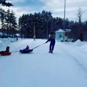 Anton Shipulin Instagram - 1 января всегда в нашей семье-это праздник для детей! 
С Новым Годом!!! 🎉🎉🎉