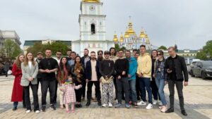 Anton Wellboy Instagram - Ну що, залишилось зовсім трохи і ми закриваємо збір! Цього разу Антонами і Антонінами зібрались на Михайлівській площі, та гучно попросили про ДОНАТ. Тож не зволікай, а давай збирати. Якщо закриємо збір за три дні заспіваю «криве колесо» в метро і викладу сюди)

Маємо запити на два пікапи, БПЛА Валькірію, три DJI Mavic 3 fly more combo, AUTEL EVO II Pro Rugged, 10 FVP дронів, два пульти керування DJI RC Pro Remote Controller. 

Збори для ряду бригад, які працюють на сході та півдні. По всім закупкам будуть звіти 

🎯Ціль: 1 700 000.00 ₴

🔗Посилання на банку
https://send.monobank.ua/jar/2WyLaKRdgc

💳Номер картки банки
5375 4112 0568 7671
@murafa 
@anton_tymoshenko 
@skuratv