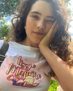 Antonella Ferrari Instagram - Disculpen el beboteo pero tengo la remera más canchera del barrio 💖