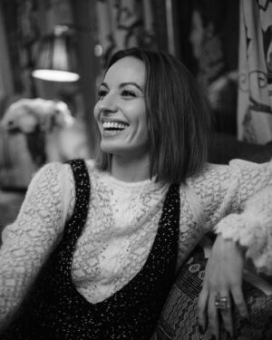 Antonia Desplat Instagram - CHARLES FINCH X CHANEL PRE BAFTA DINNER ✨

Thank you @chanelofficial & @finchandpartners for a beautiful evening 💕

📸 by @virgile.guinard & @davebenett 

HMU by @alexisdayhmu with @chanel.beauty @welovecoco 
Wearing @chanelofficial 👗