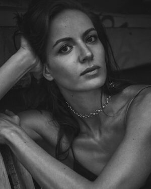 Antonia Desplat Instagram - The many facets of Tony by @matteaston 📸

“When I approach a character, I want to understand their most fragile part. Humans are so complex, and what you perceive is not always what’s going on inside. People protect themselves by trying not to be weak or sensitive. She’s so guarded and she’s fearful of being hurt or codependent on someone else. But I need the audience to feel compassion for her and finding vulnerability was important. I’m a very sensitive person and I wear my heart on my sleeve a lot more than Karla. I wanted to allow that side of Antonia to come out.”

Thank you @asifmagazine 
Make up by @emmamakeupmiles 
Hair by @earlsimms2 
Styling by @piaaungstylist 
@narrativepr 
@curtisbrowntalent 
Retouched by @___barbosa 

#shantaram #asifmagazine #karlasaaranen