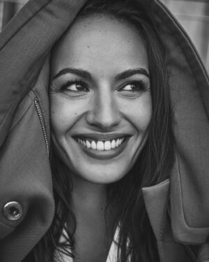 Antonia Desplat Instagram - The many facets of Tony by @matteaston 📸

“When I approach a character, I want to understand their most fragile part. Humans are so complex, and what you perceive is not always what’s going on inside. People protect themselves by trying not to be weak or sensitive. She’s so guarded and she’s fearful of being hurt or codependent on someone else. But I need the audience to feel compassion for her and finding vulnerability was important. I’m a very sensitive person and I wear my heart on my sleeve a lot more than Karla. I wanted to allow that side of Antonia to come out.”

Thank you @asifmagazine 
Make up by @emmamakeupmiles 
Hair by @earlsimms2 
Styling by @piaaungstylist 
@narrativepr 
@curtisbrowntalent 
Retouched by @___barbosa 

#shantaram #asifmagazine #karlasaaranen