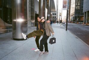 Antonia Desplat Instagram - The Shantaram gang takes over Toronto and New York 📸🎞️ 

Thanks for having us. We clearly had no fun at all 🫢