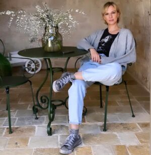 Antónia Lišková Instagram - Riassunto pugliese🤍

#my #favorite #job #me #filming #series #tv #italian #mood #pic #working #day
