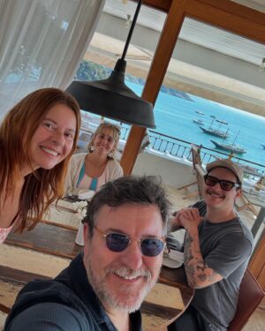 Antonio Calloni Instagram - …em família…
❤️❤️❤️❤️❤️❤️❤️❤️❤️❤️
Saúde, sorte, beijos e ouro!
